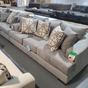 Sofa With Reversible Cushions & Back Pillows