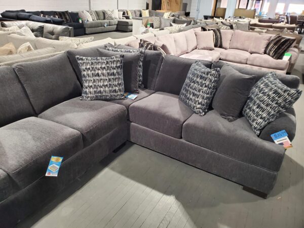 Sofa With Reversible Cushions and Back Pillows